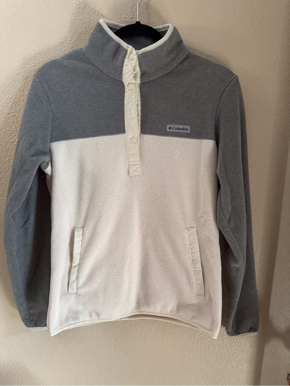 Columbia Two-Tone Gray and Cream Snap Pullover Fleece